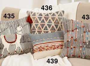 TRAINGLE DOWN FILLED PILLOW 436